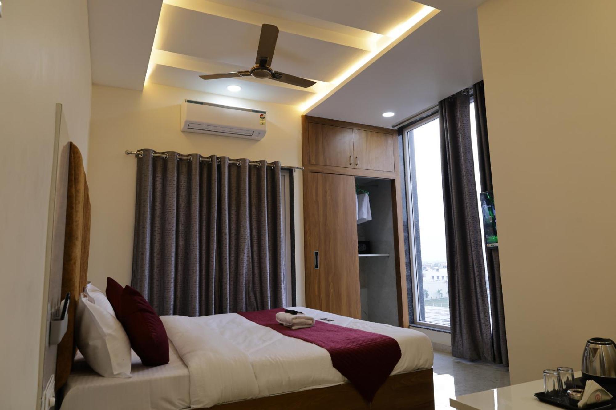 Hotel The Prime Land Hoshangabad Exterior foto