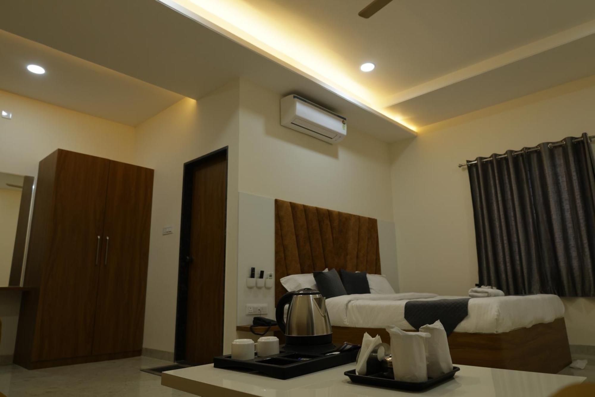 Hotel The Prime Land Hoshangabad Exterior foto